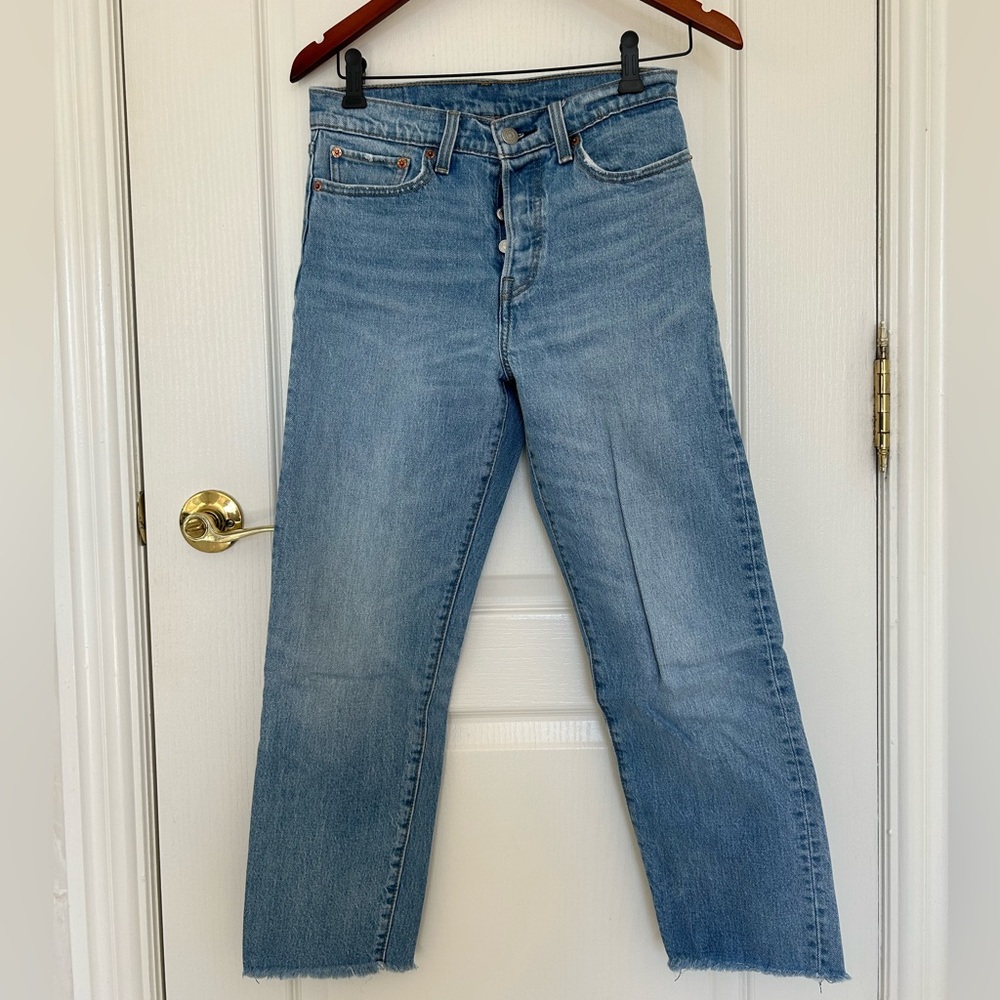 Levi’s Straight Leg Raw Hem Light/Mid-Wash Jeans